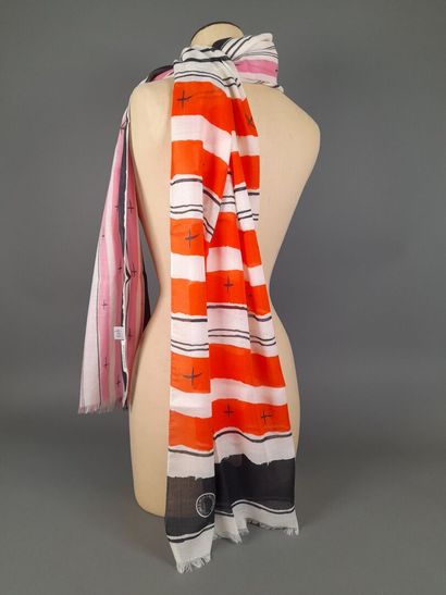 INES DE LA FRESSANGE, PARIS.
Fringed wool,...