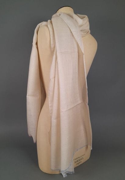 INES DE LA FRESSANGE, PARIS.
Fringed cashmere...