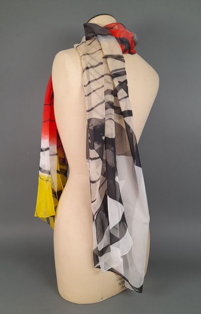CHRISTIAN LACROIX.
Echarpe en mousseline...