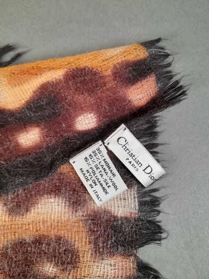 CHRISTIAN DIOR.
Echarpe frangée en mohair,...