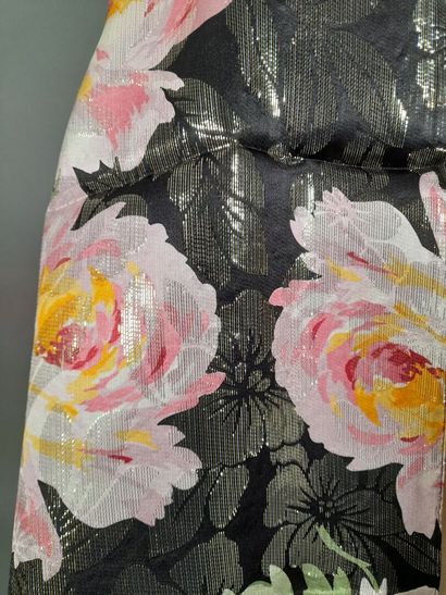 DOLCE & GABBANA.
Echarpe en soie façonnée...