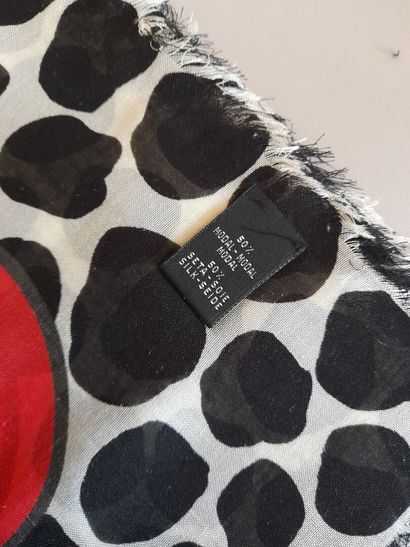GUCCI.
Etole en modal et soie à décor de...