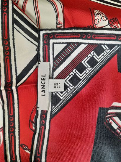 LANCEL, PARIS.
Carré en twill de soie à décor...
