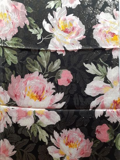 DOLCE & GABBANA.
Echarpe en soie façonnée...