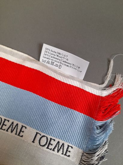 LOEWE.
Echarpe frangée en soie, laine et...