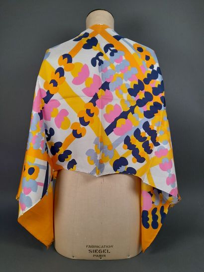 CHRISTIAN DIOR.
Echarpe frangée en twill...