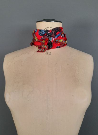 CHRISTIAN LACROIX.
Carré en twill de soie...