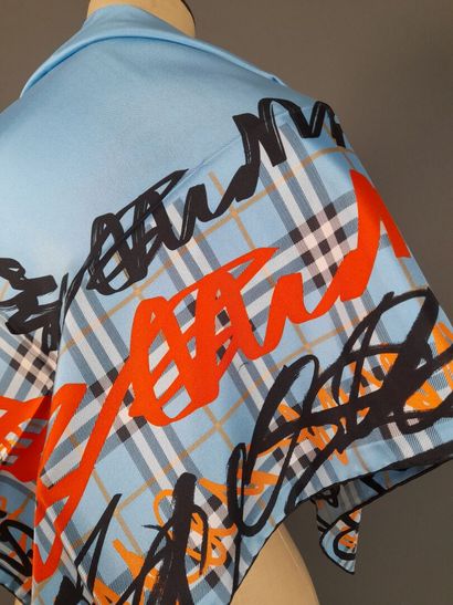 BURBERRY LONDON, ENGLAND.
Carré en twill...