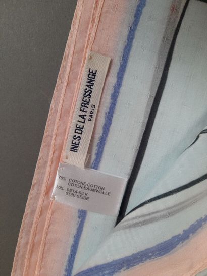 INES DE LA FRESSANGE, PARIS.
Echarpe frangée...