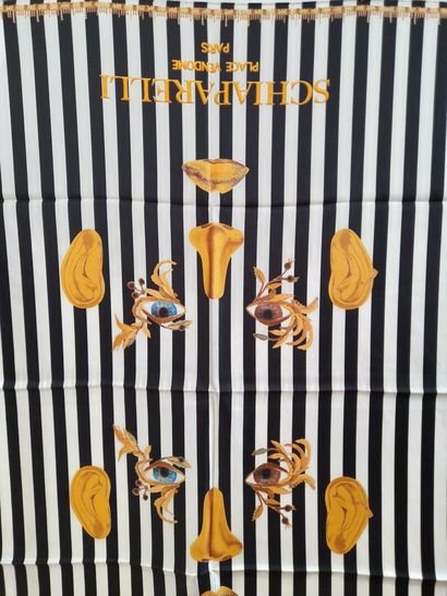 SCHIAPARELLI, PLACE VENDOME,PARIS.
Carré...