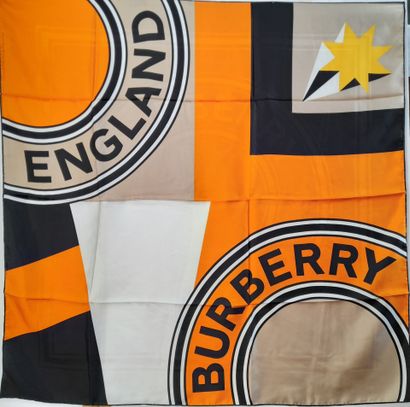 BURBERRY LONDON, ENGLAND.
Carré en twill...