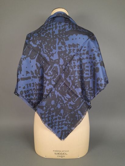 YVES SAINT LAURENT, RIVE GAUCHE.
Carré frangé...