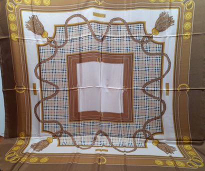 BURBERRY LONDON, ENGLAND.
Châle en twill...