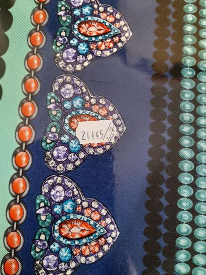 CHOPARD.
Carré en twill de soie à décor de...