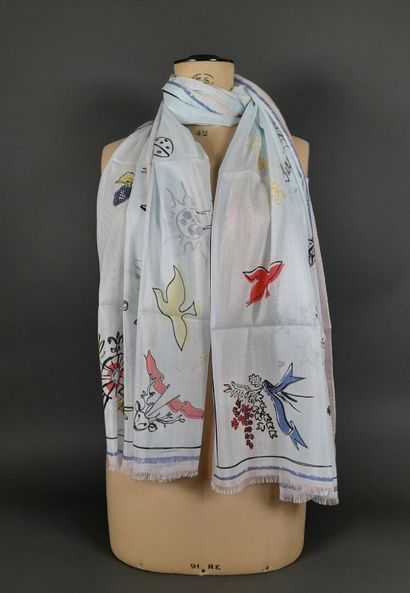 INES DE LA FRESSANGE, PARIS.
Echarpe frangée...