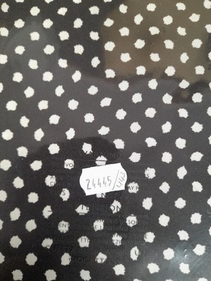 SAINT LAURENT.
Echarpe frangée en twill de...