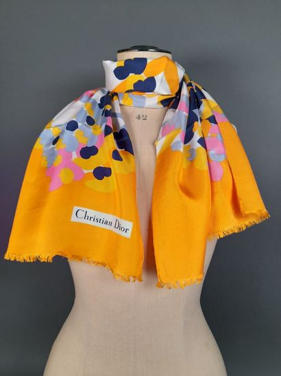 CHRISTIAN DIOR.
Echarpe frangée en twill...