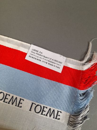 LOEWE.
Echarpe frangée en soie, laine et...