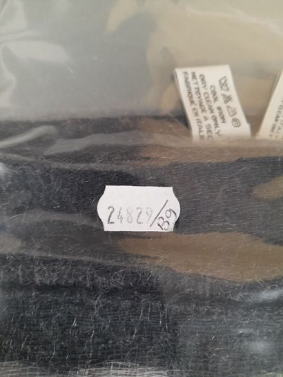 CHRISTIAN DIOR.
Echarpe frangée en mohair,...