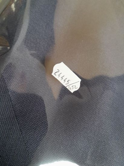 CHOPARD.
Echarpe frangée en soie et cachemire...
