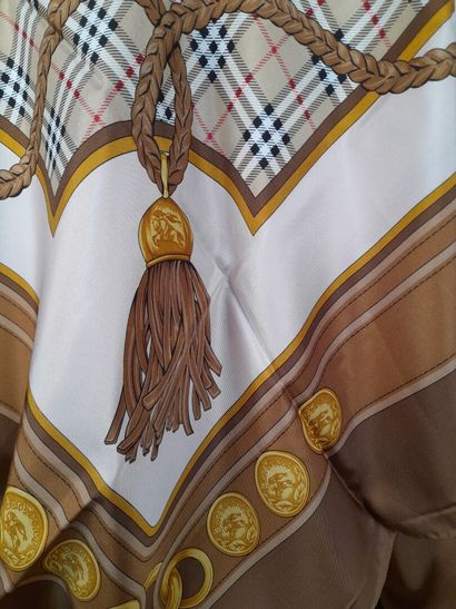 BURBERRY LONDON, ENGLAND.
Châle en twill...