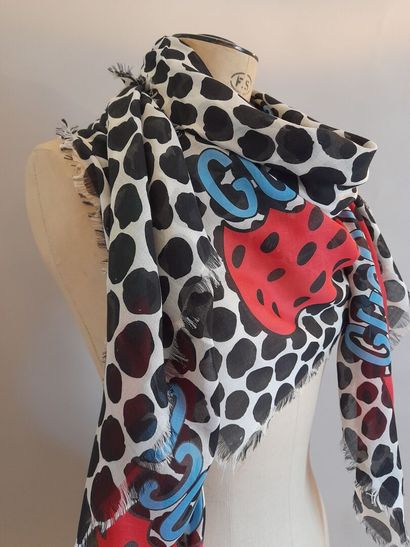 GUCCI.
Etole en modal et soie à décor de...