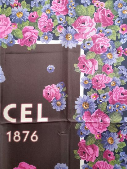 LANCEL,PARIS.
Carré en twill de soie à décor...