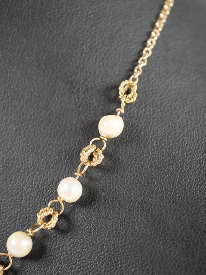 Necklace in 18K yellow gold, the links decorated...