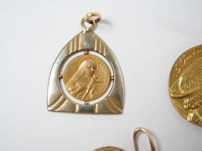 Set of five religious medals in 18K yellow...