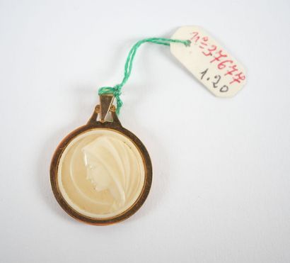 18K yellow gold pendant with Virgin Mary...