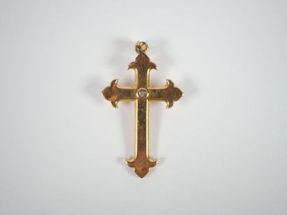 Pendant cross in 18K yellow gold centered...