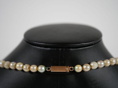 Necklace of tumbling pearls, the cylindrical...