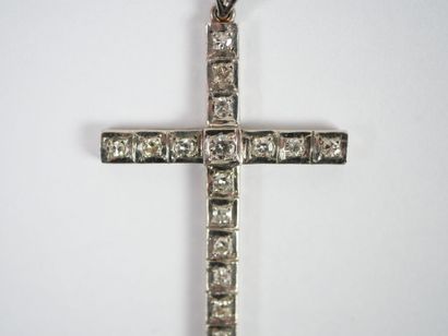 Pendant cross in 18K white gold set with...