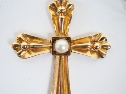 Cross-pendant in 18K yellow gold, decorated...
