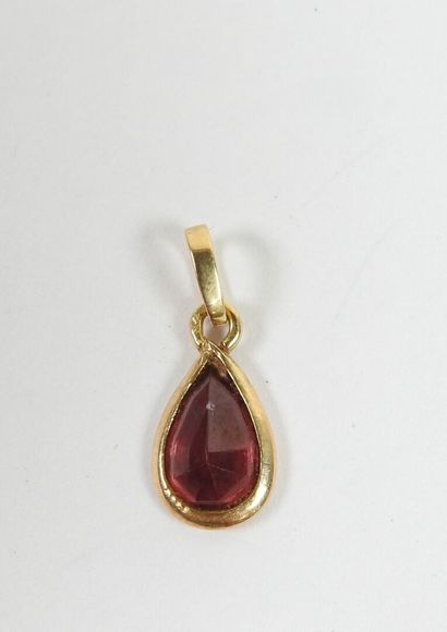 18K yellow gold pendant decorated with a...