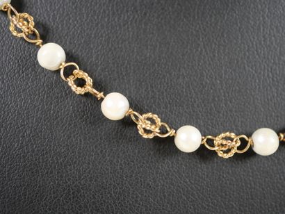 Necklace in 18K yellow gold, the links decorated...