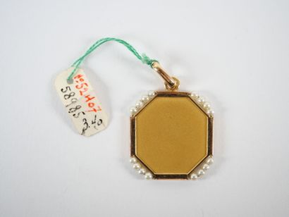 Circular religious medal in 18K yellow gold,...