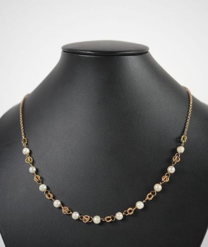 Necklace in 18K yellow gold, the links decorated...