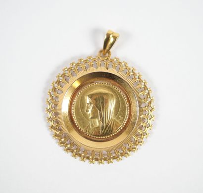 Circular pendant in 18K yellow gold centered...