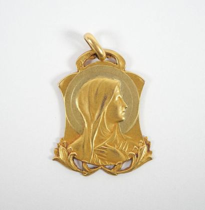 Concave religious medal in 18K two-tone yellow...