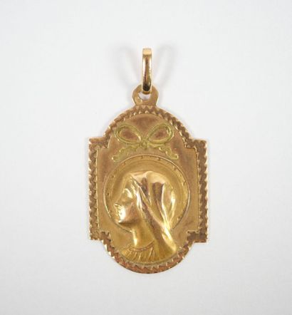 18K two-tone yellow gold pendant featuring...
