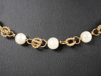 Necklace in 18K yellow gold, the links decorated...