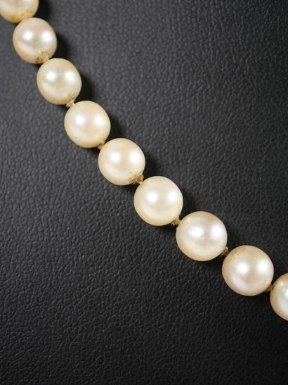 Necklace of tumbling pearls, the cylindrical...