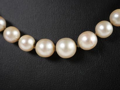 Necklace of tumbling pearls, the cylindrical...