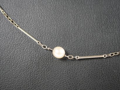 Necklace in 18K white gold adorned with 9...