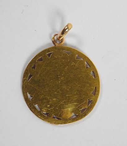 Circular religious medal in two-tone gold.
Weight:...