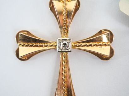 Stylized cord cross pendant in 18K yellow...