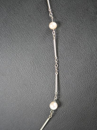 Necklace in 18K white gold adorned with 9...