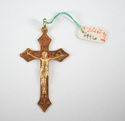 Cross-pendant in 18K yellow gold, the cross...
