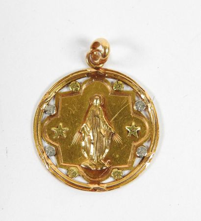 Circular religious medal in two-tone gold.
Weight:...
